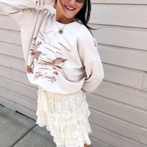 Flirty Lace Tiered Shorts - Picture 8 of 8